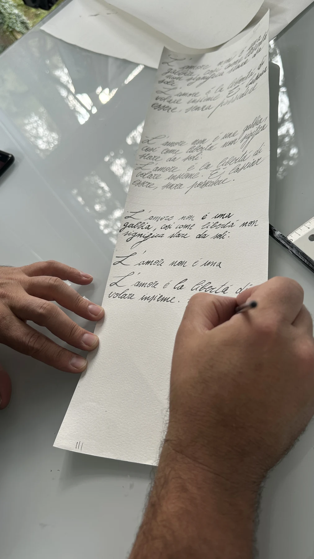 Le parole richieste da Chantal, tracciate a mano sul foglio durante le prove di scrittura