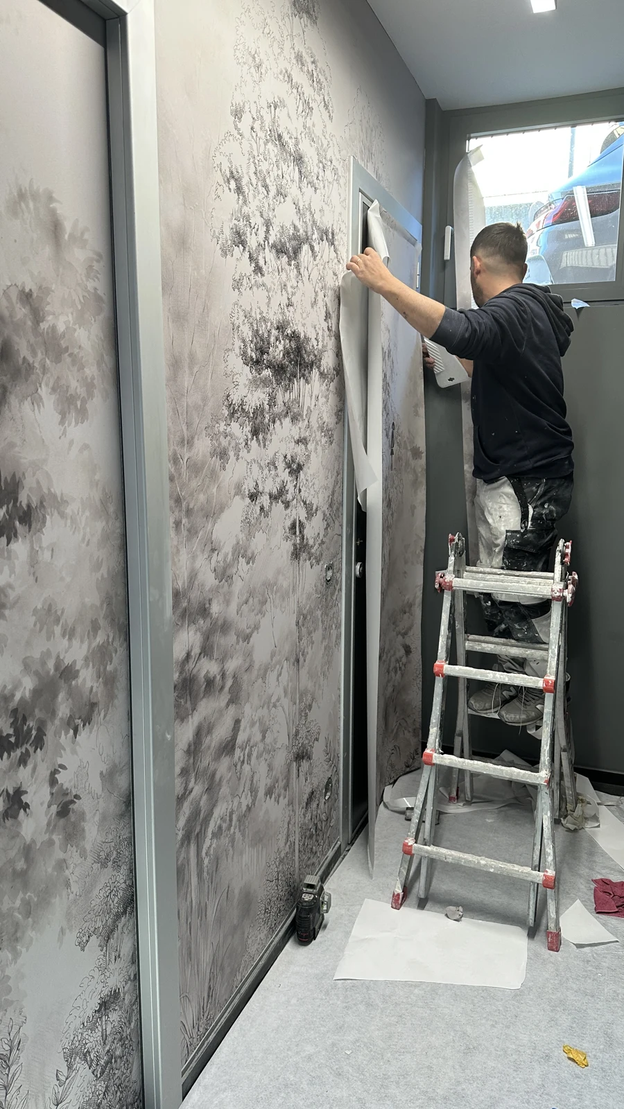 Applicazione del rivestimento botanico nei servizi dello studio