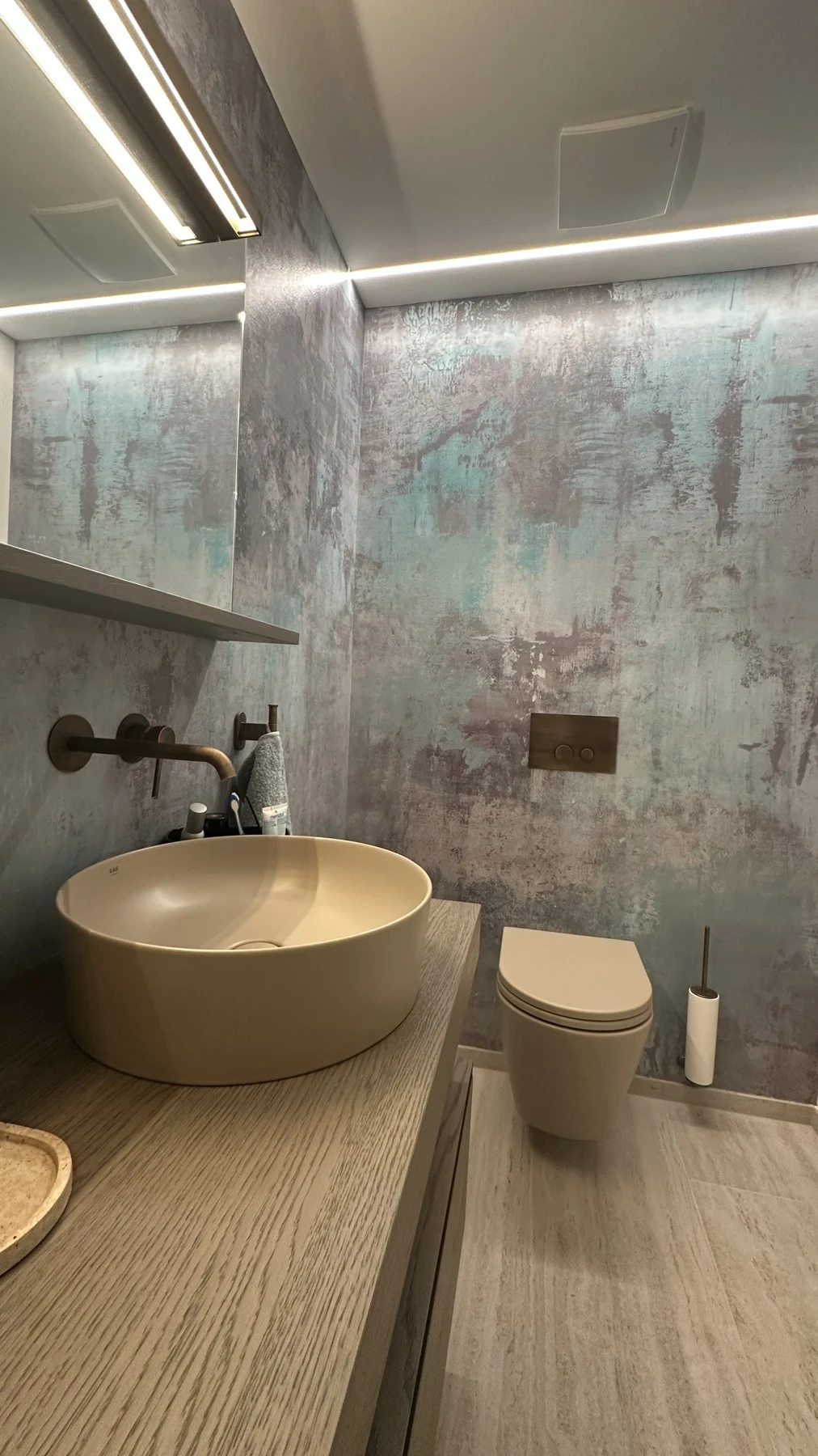 Lavabo e decorazione del Teen Bathroom